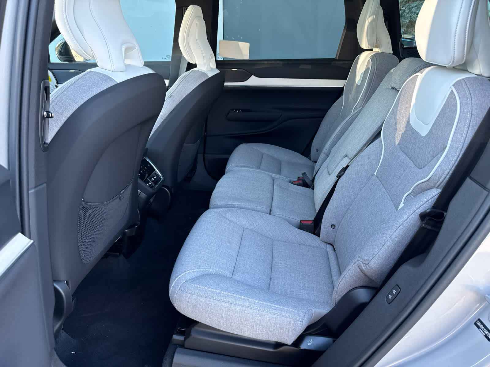 2025 Volvo EX90 Ultra - Photo 10