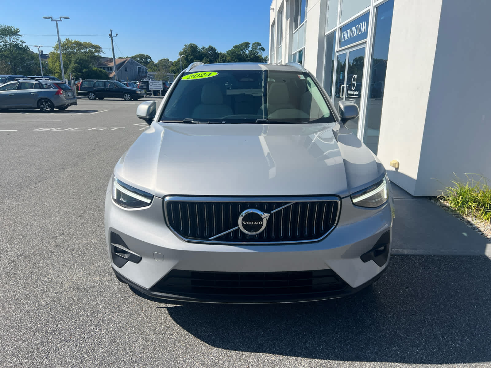 2024 Volvo XC40 Plus photo 3
