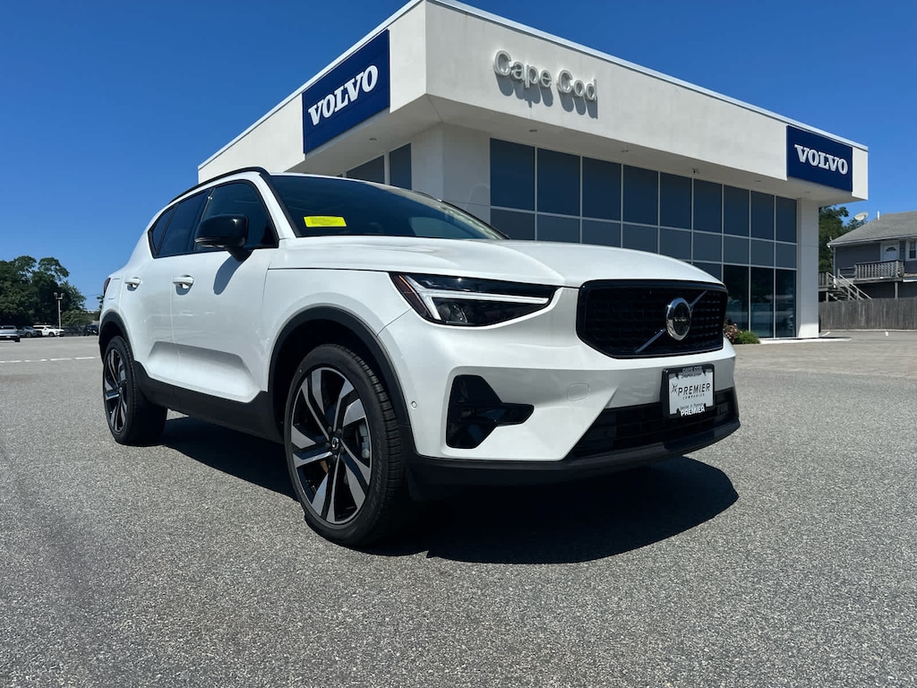 New 2026 Volvo XC40 B5 Plus SUV
