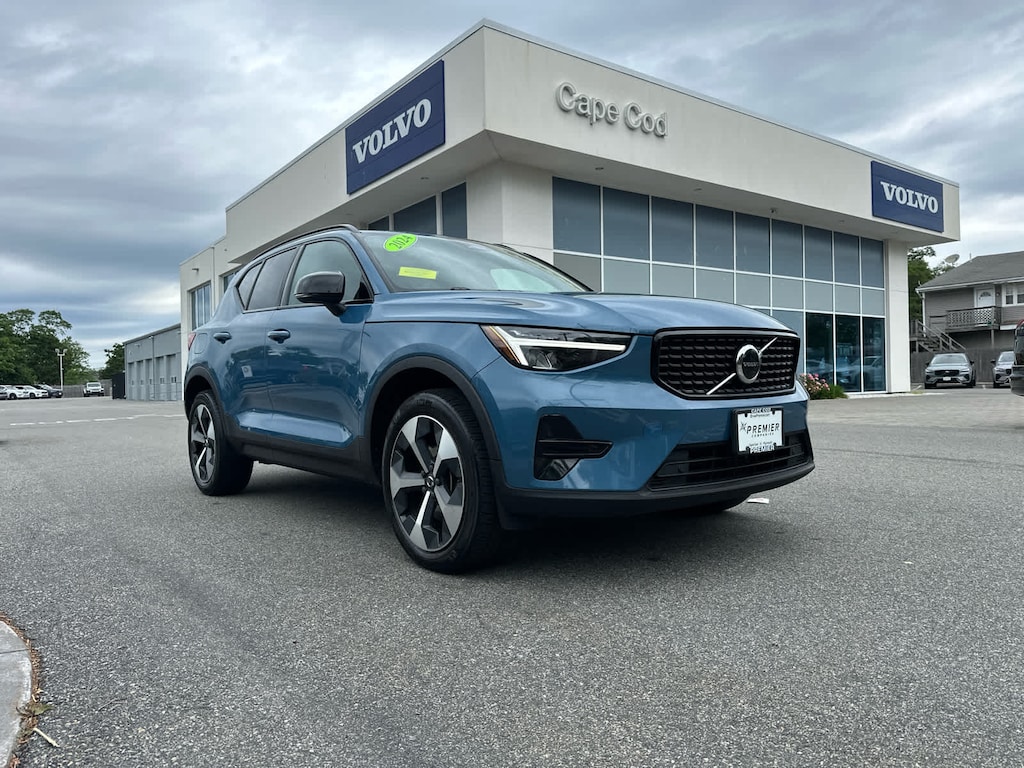 Used 2024 Volvo XC40 B5 Core Dark SUV