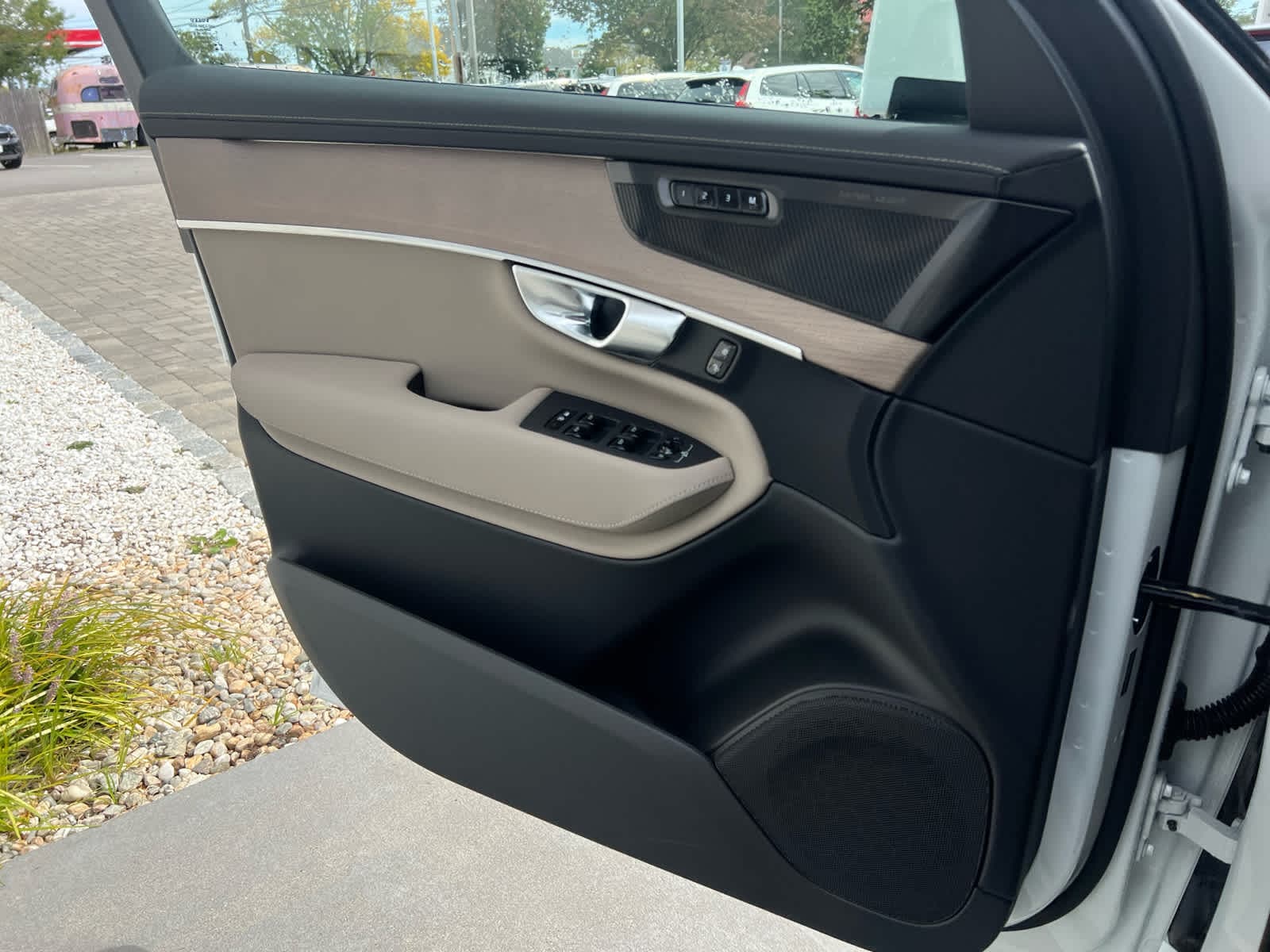 2026 Volvo XC90 Plus - Photo 16