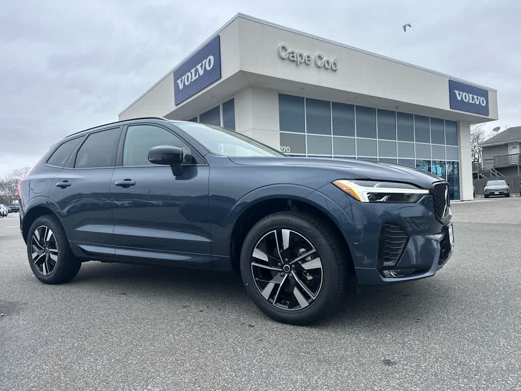 New 2026 Volvo XC40 B5 Plus SUV