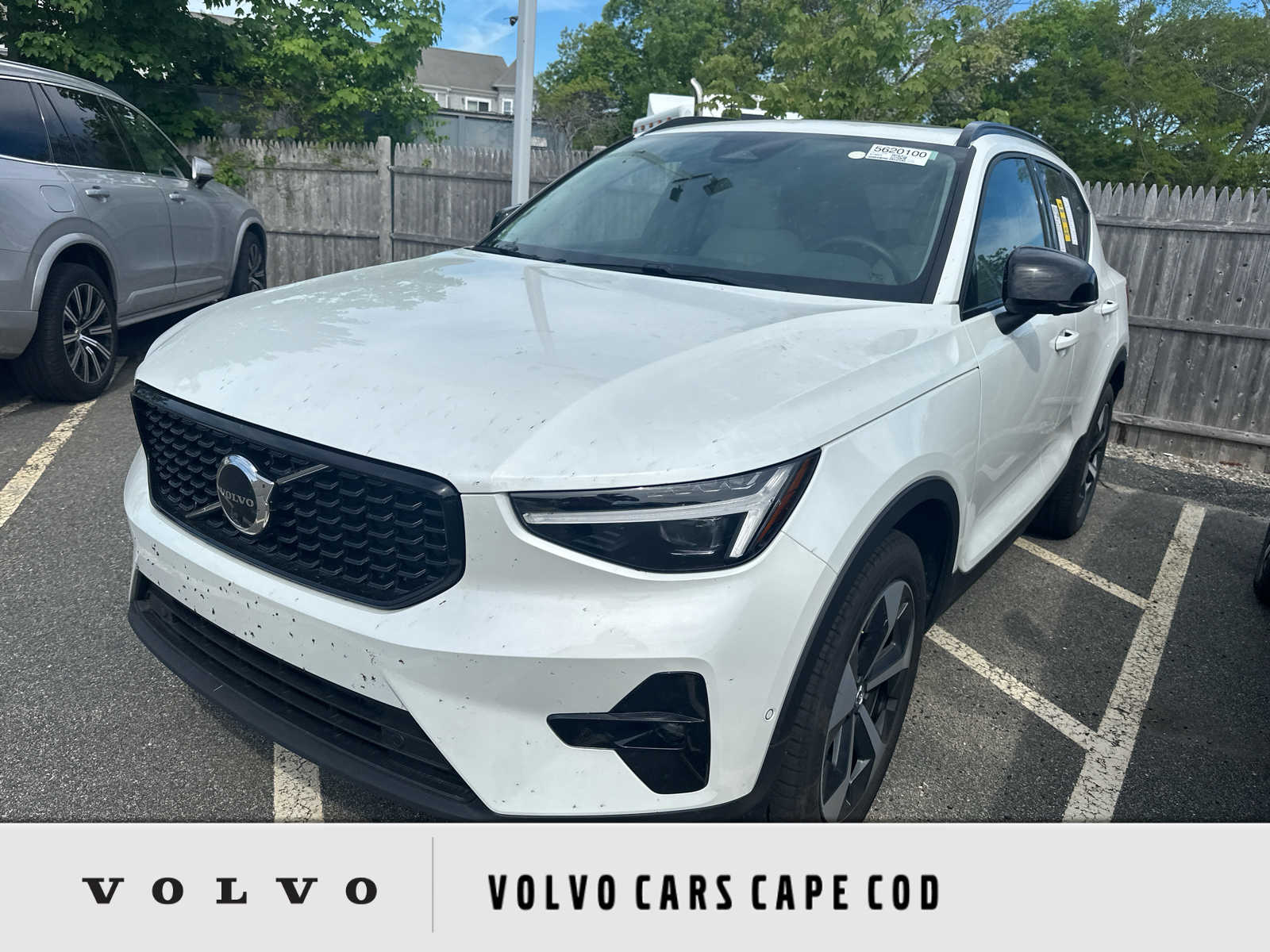 2026 Volvo XC40 B5 Plus Dark AWD's photo