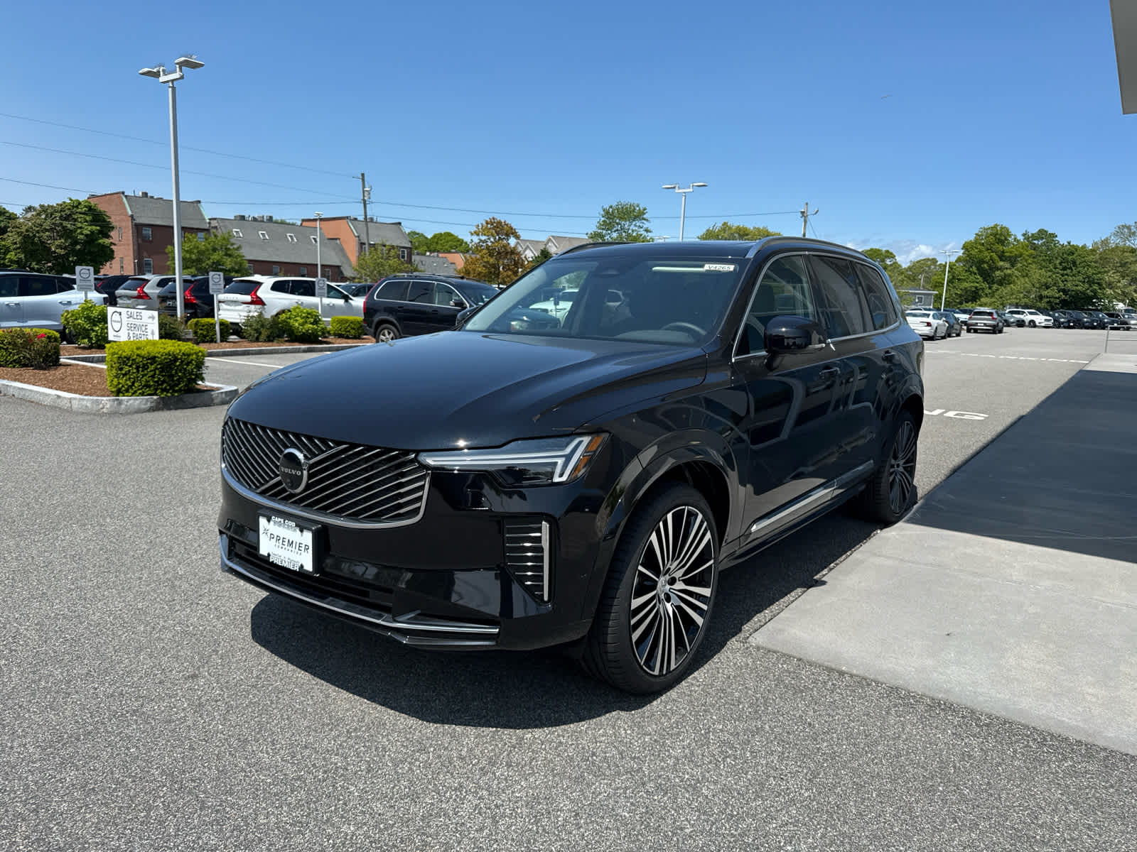 2025 Volvo XC90 Plus photo 2