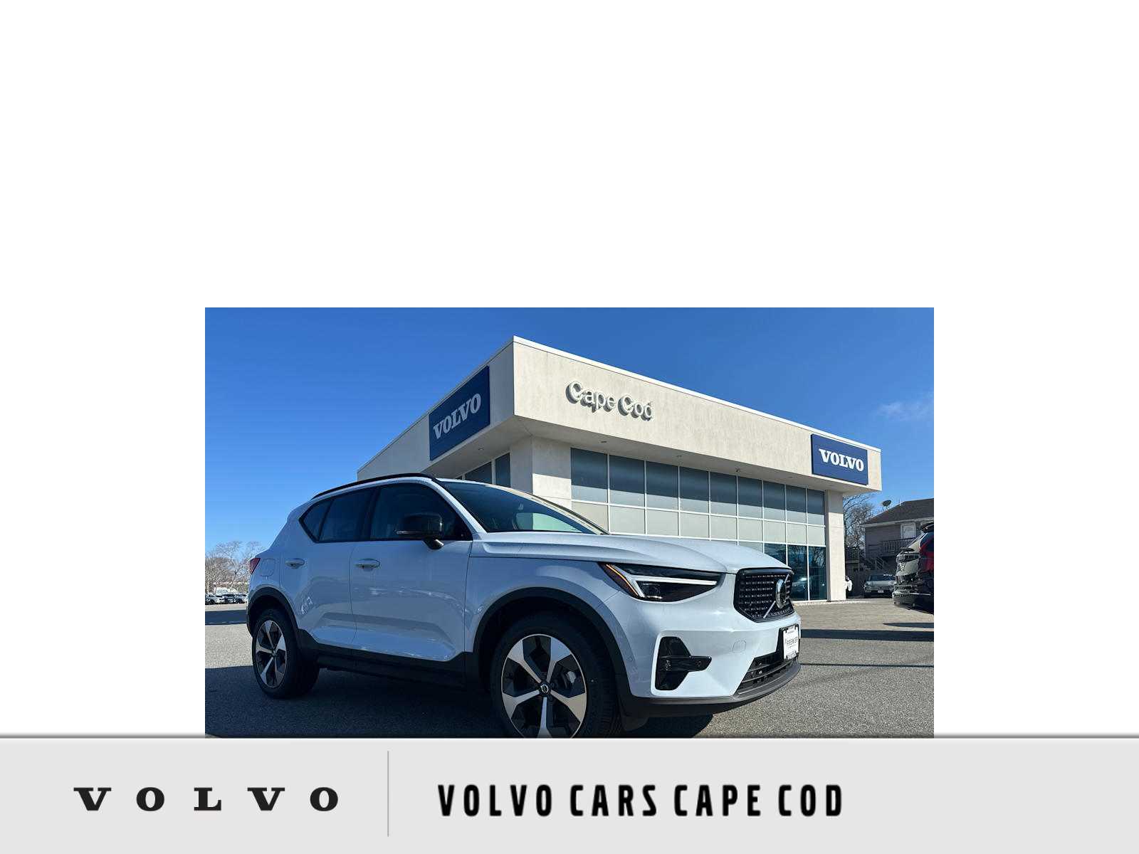 2026 Volvo XC40 B5 Plus Dark AWD's photo