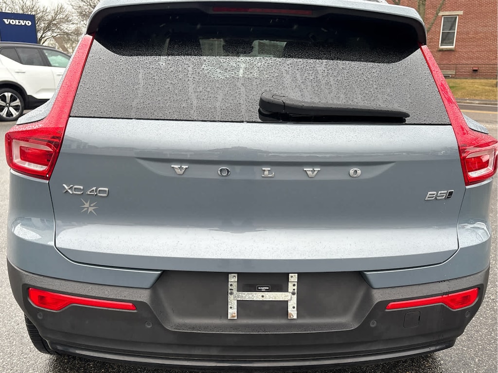 Used 2023 Volvo XC40 B5 AWD Plus Dark SUV