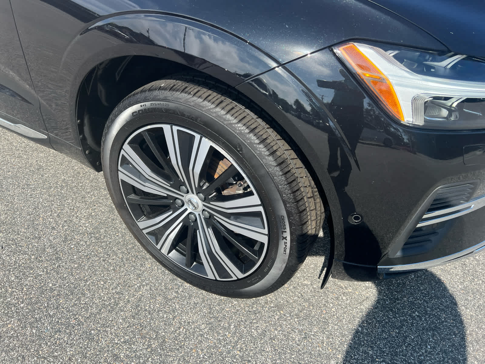 2022 Volvo XC60 B5 Inscription photo 2