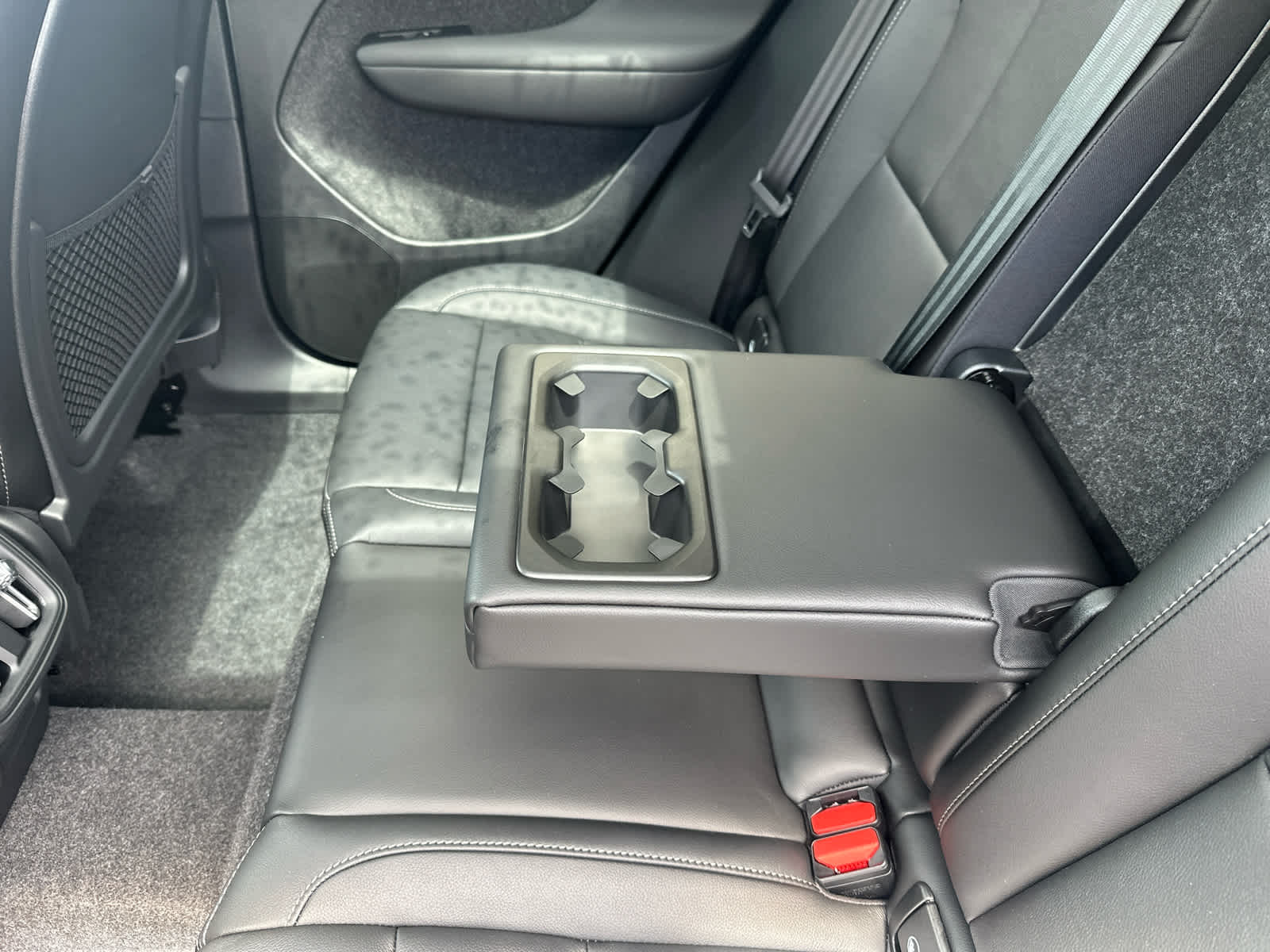 2026 Volvo XC40 Core - Photo 24