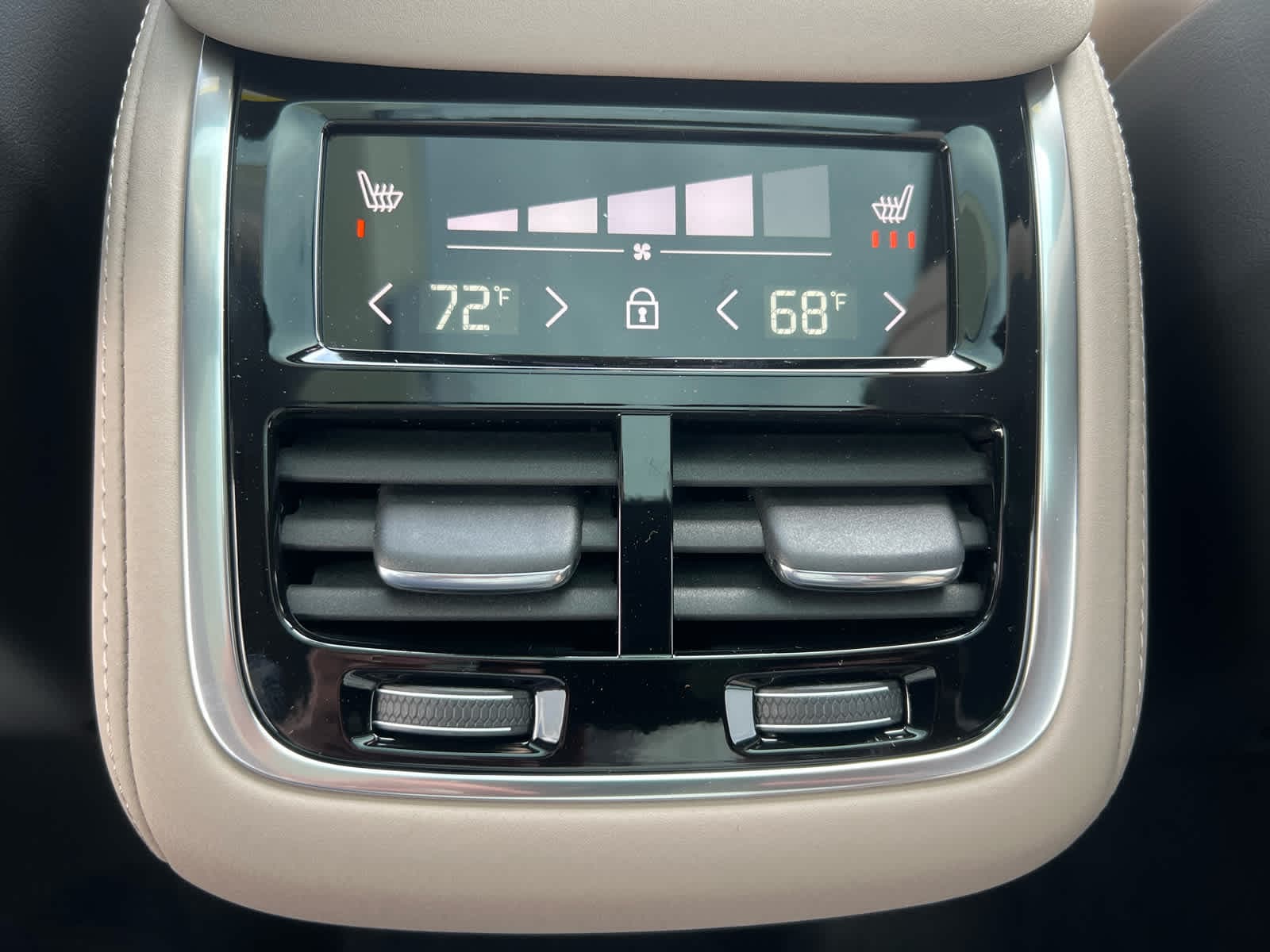 2026 Volvo XC90 Plus - Photo 30