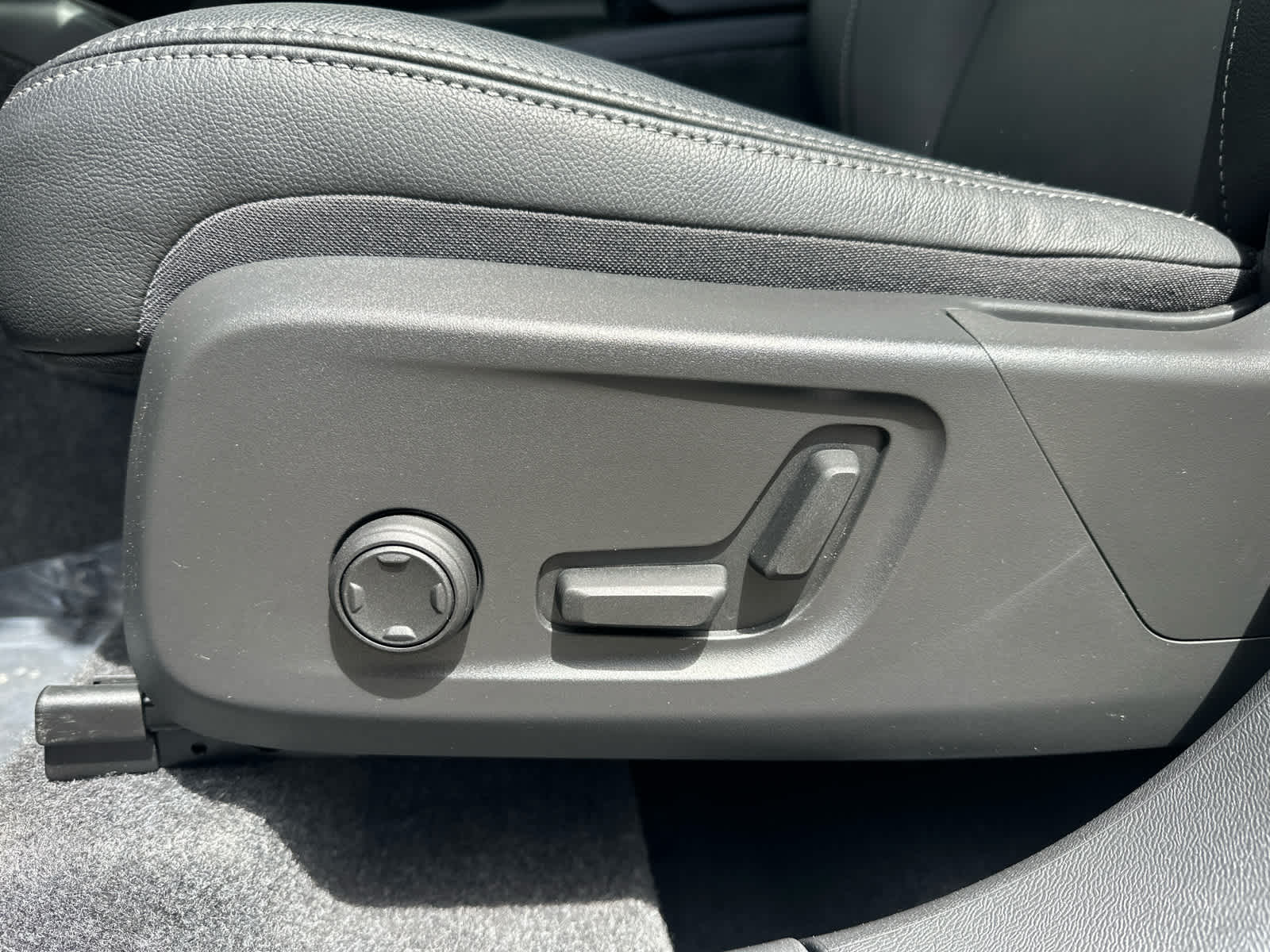 2026 Volvo XC40 Core - Photo 11