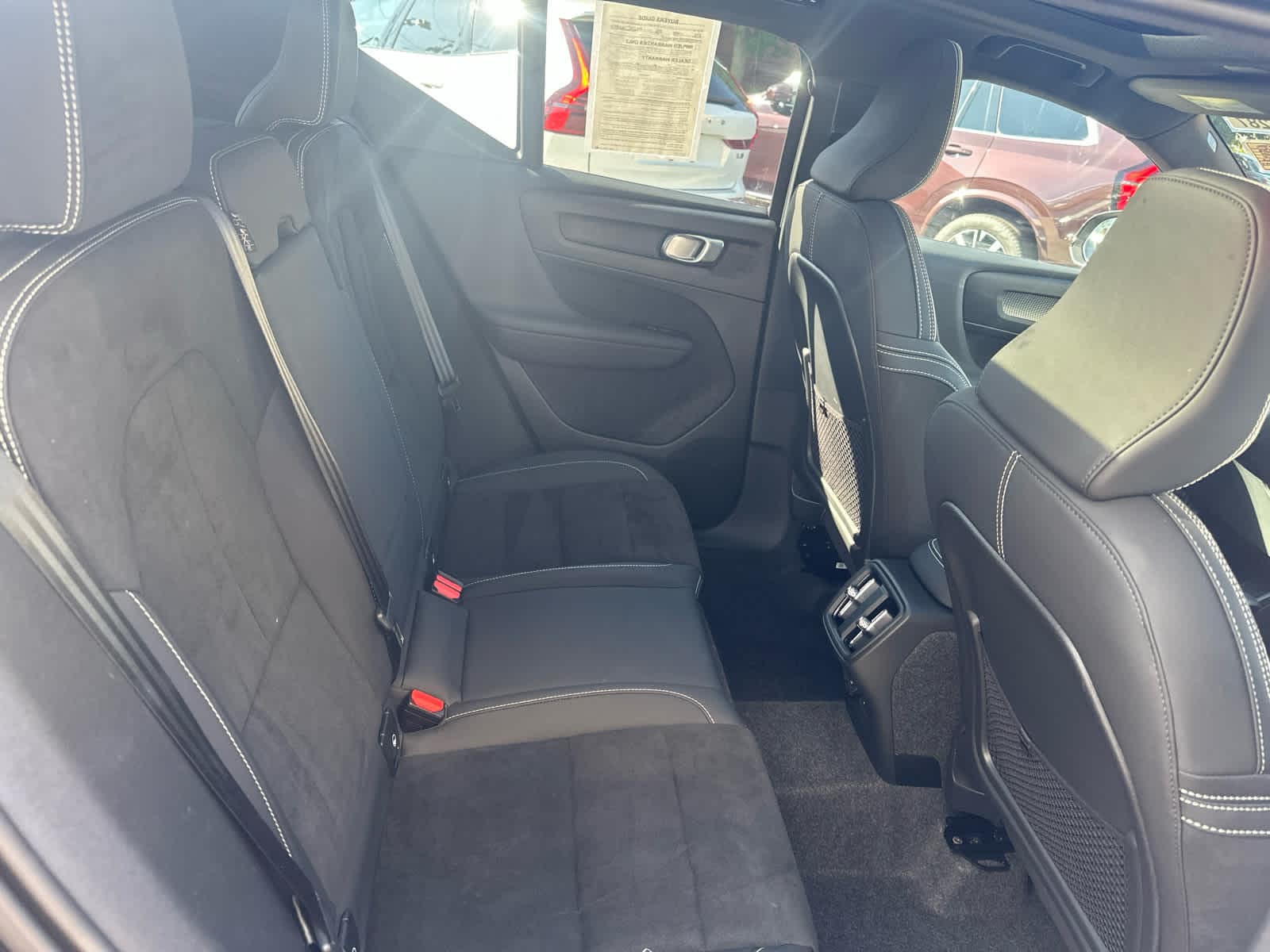 2026 Volvo XC40 Ultra Black Edition - Photo 40