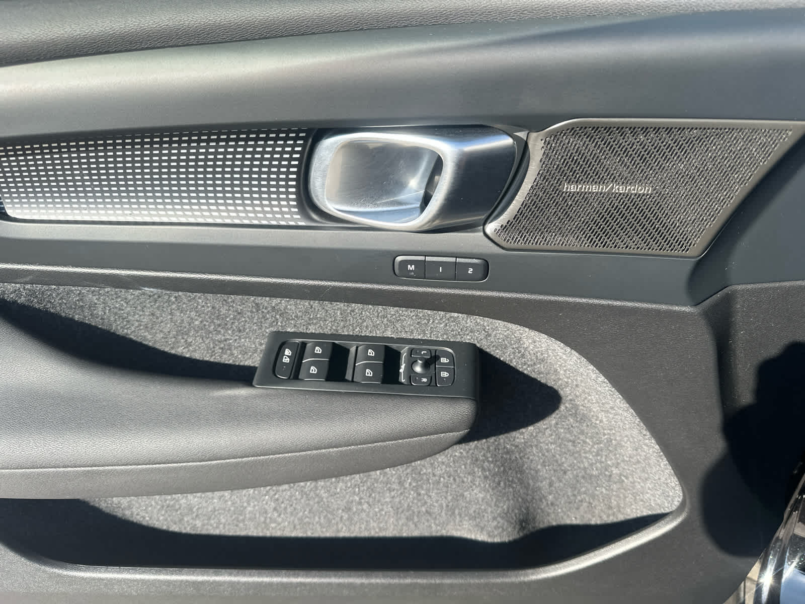 2026 Volvo XC40 Ultra Black Edition - Photo 9