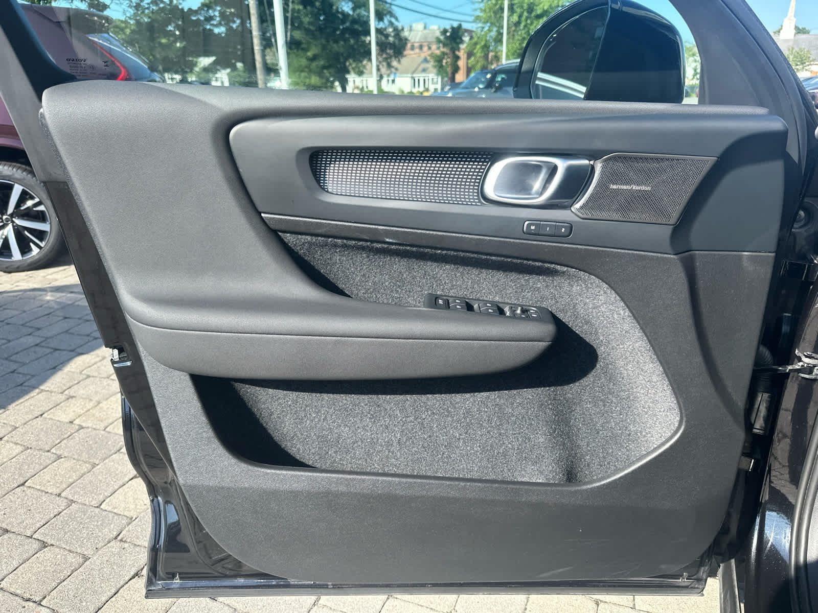 2026 Volvo XC40 Ultra Black Edition - Photo 7