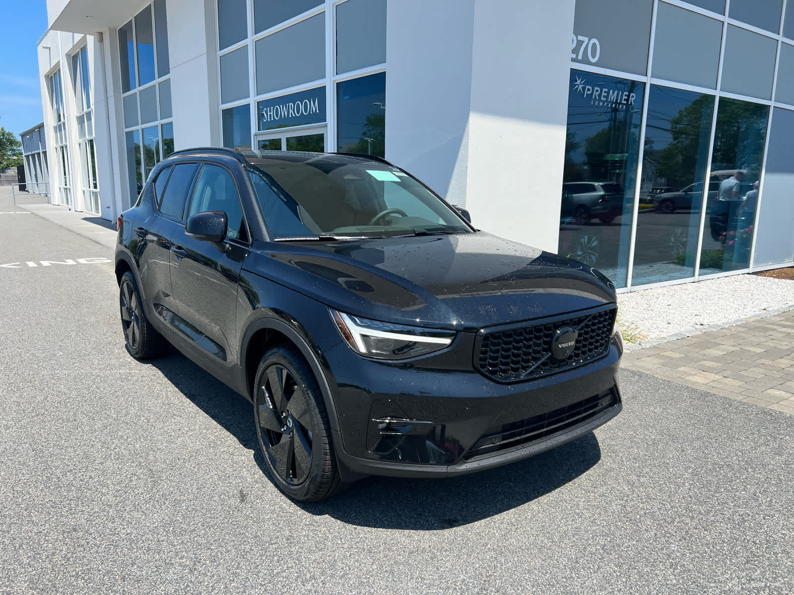 2026 Volvo XC40 photo 2
