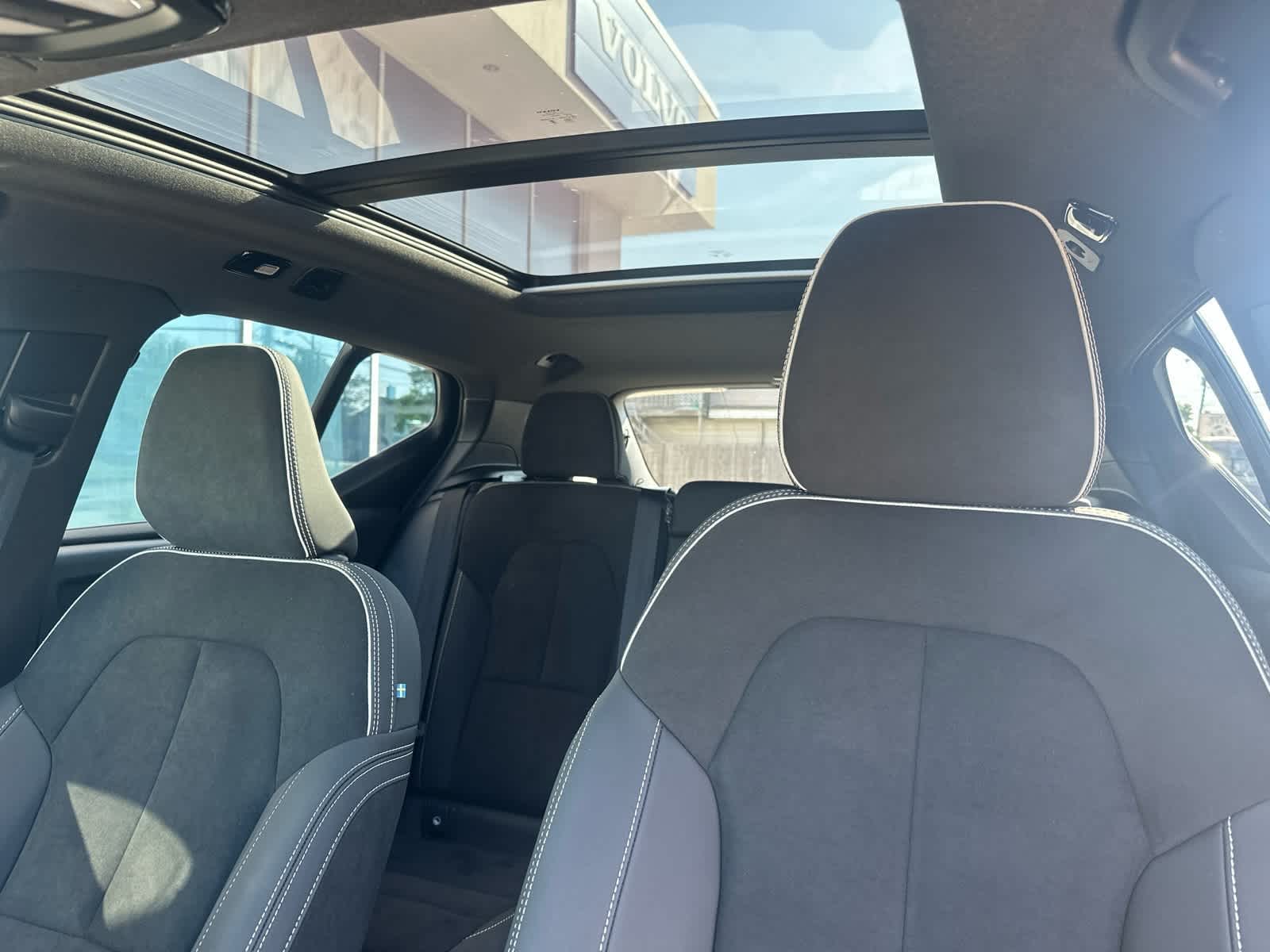 2026 Volvo XC40 Ultra Black Edition - Photo 7