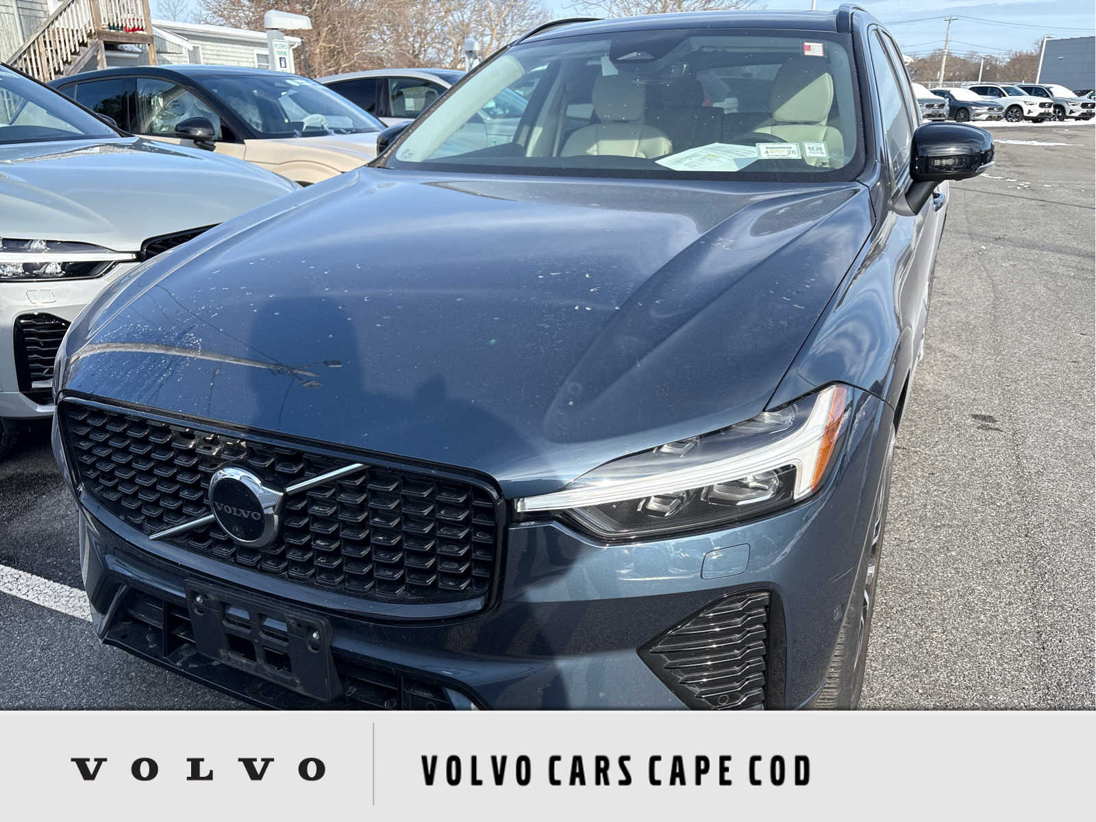 2023 Volvo XC60 Plus's photo