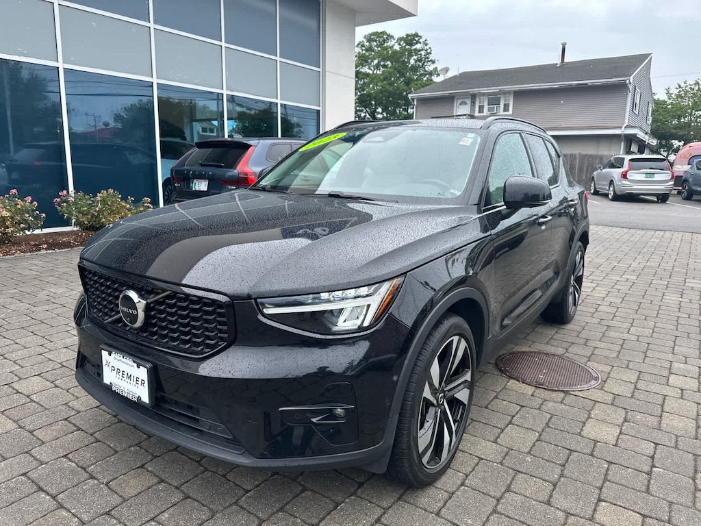 Used 2023 Volvo XC40 B5 AWD Plus Dark SUV