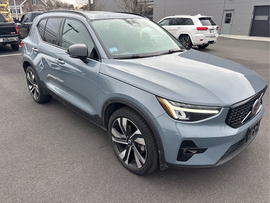 Used 2023 Volvo XC40 B5 AWD Plus Dark SUV