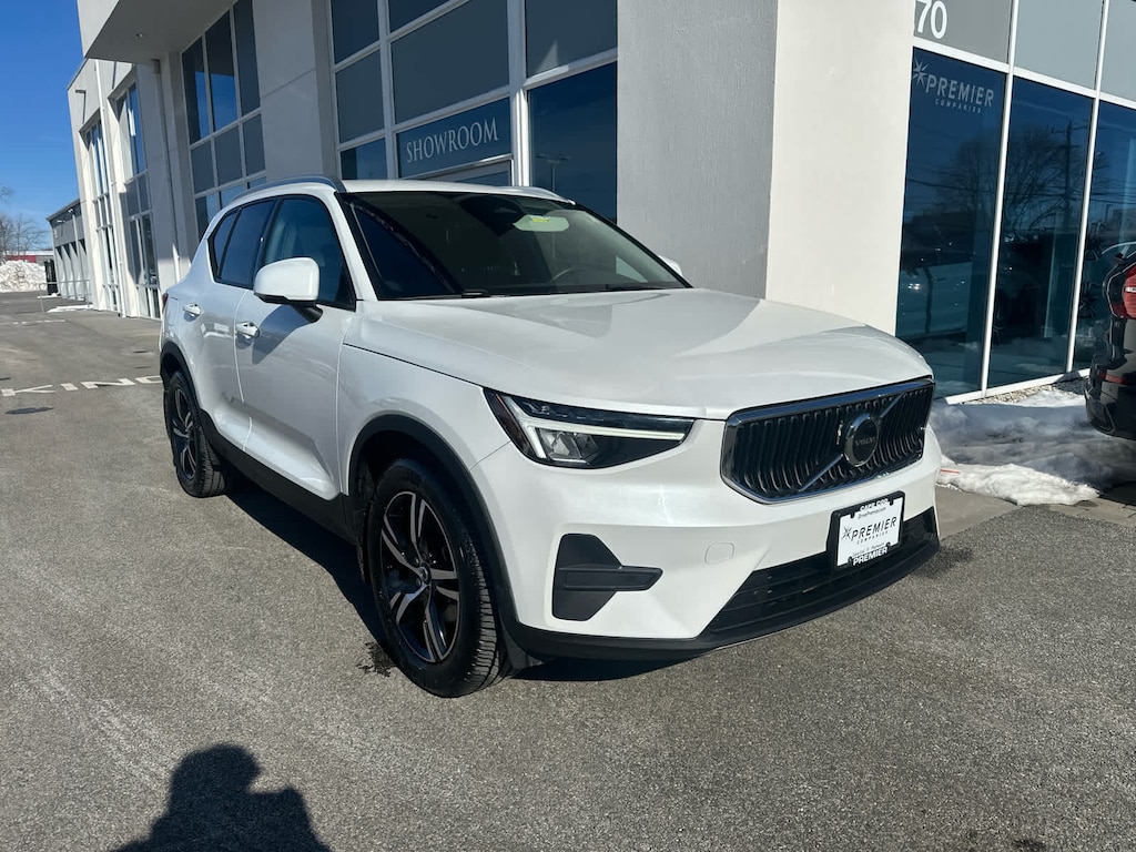 Used 2023 Volvo XC40 B5 AWD Core SUV