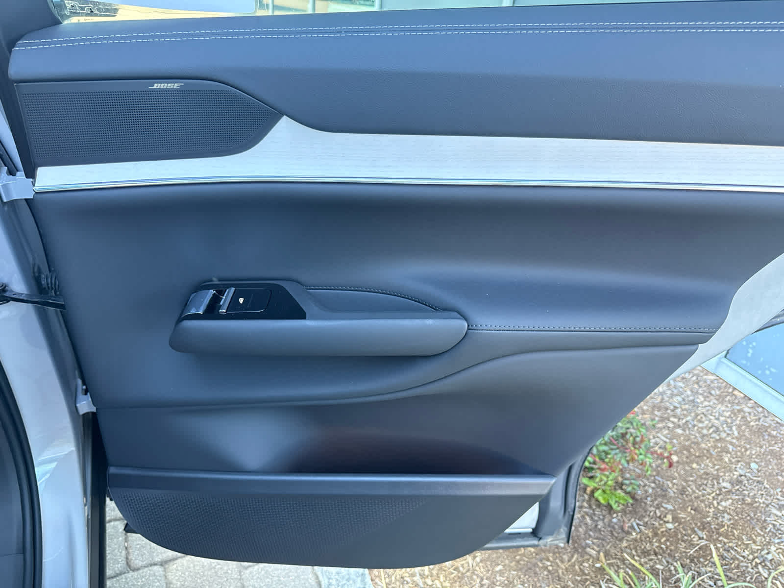 2025 Volvo EX90 Ultra - Photo 25