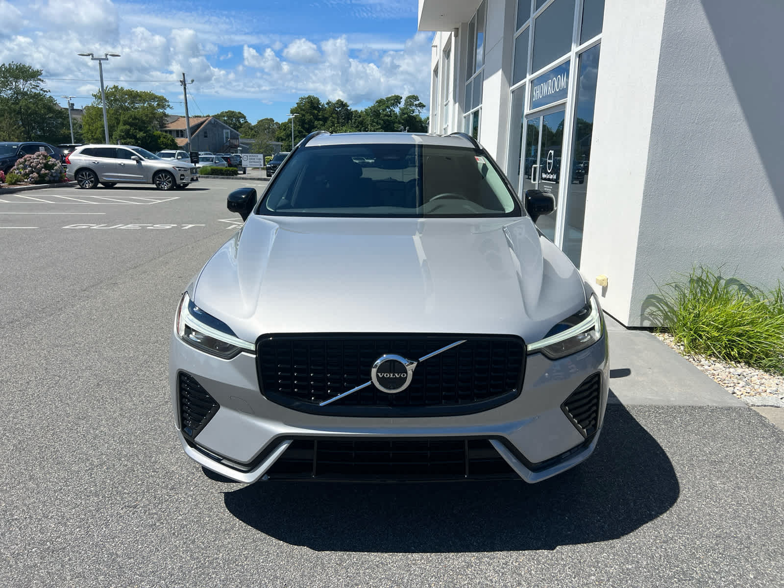 2025 Volvo XC60 B5 Plus photo 3
