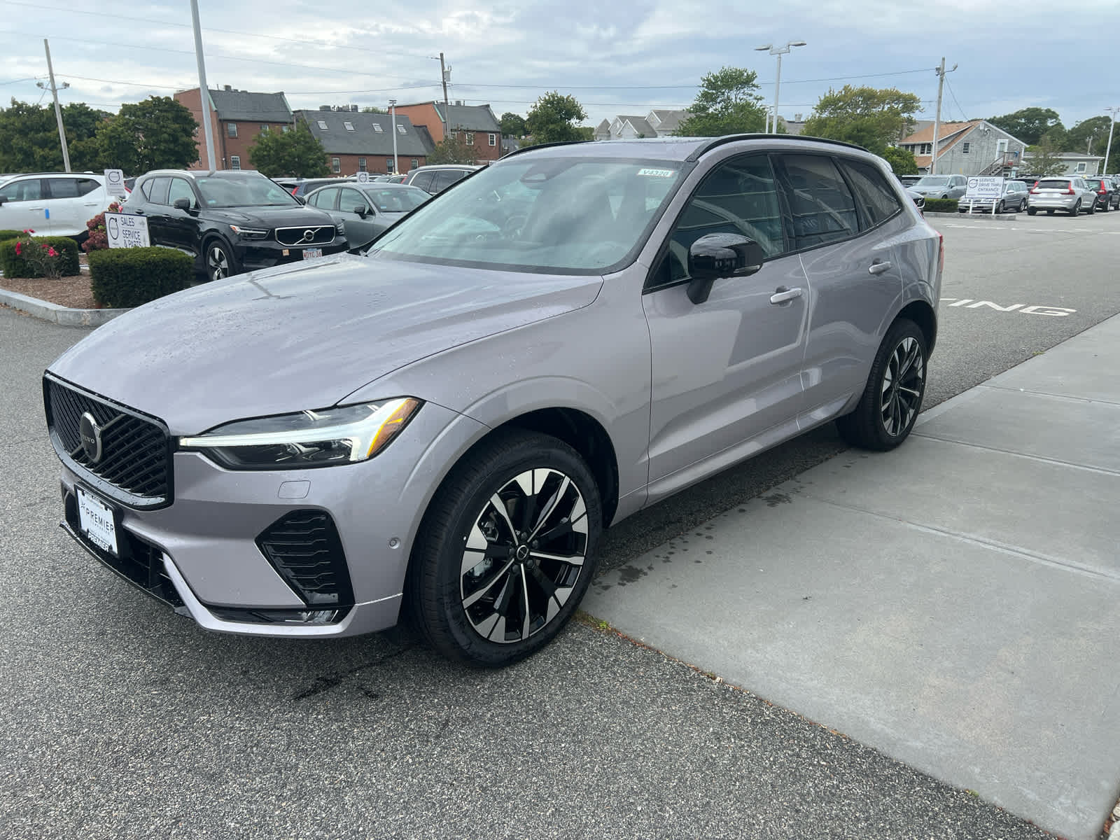 2026 Volvo XC60 B5 Plus photo 4