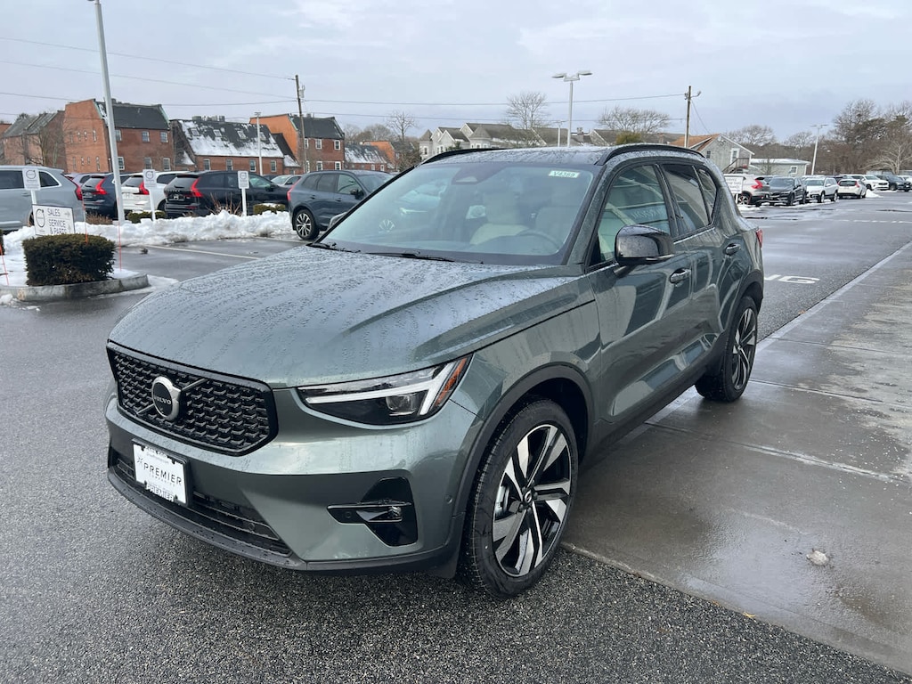 New 2026 Volvo XC40 B5 Ultra SUV