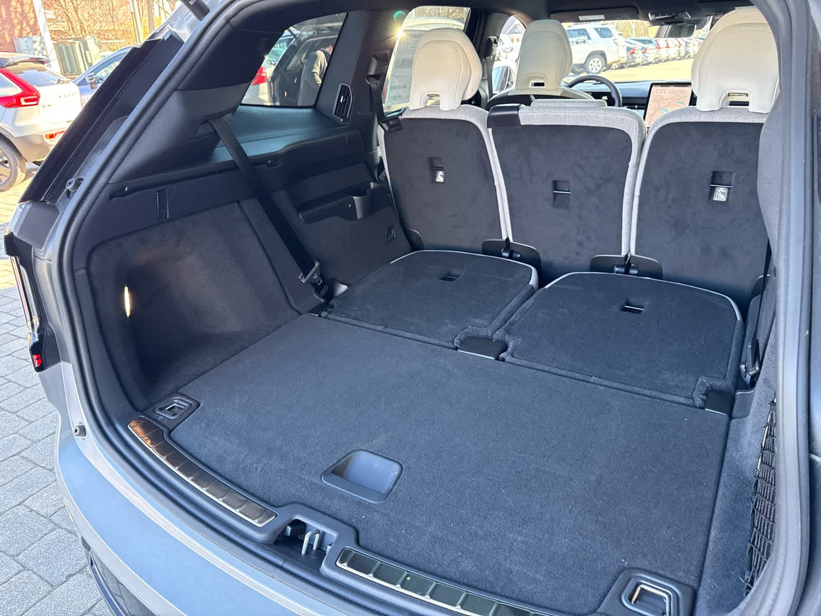 2025 Volvo EX90 Ultra - Photo 21