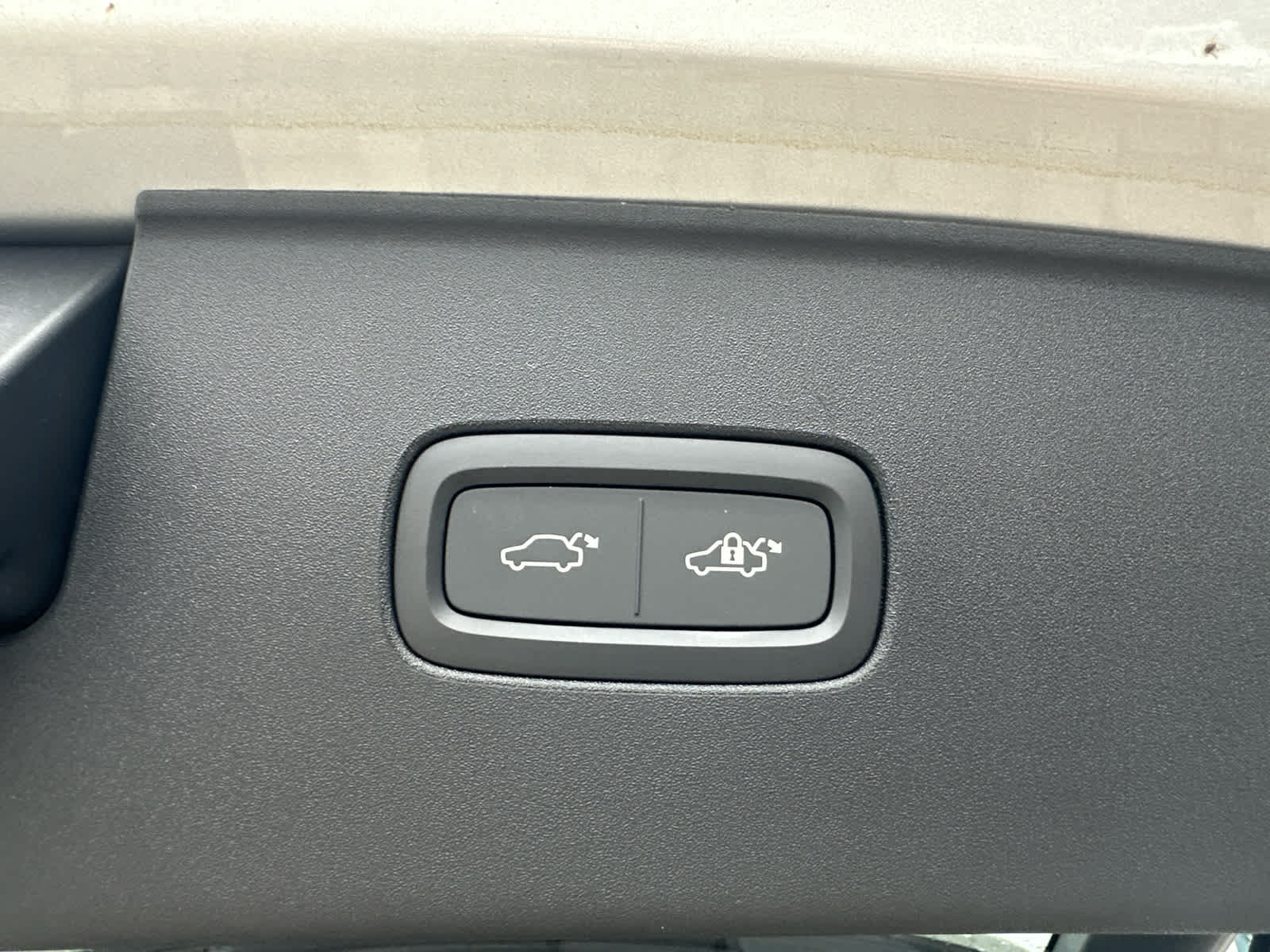 2025 Volvo EX90 Ultra - Photo 37