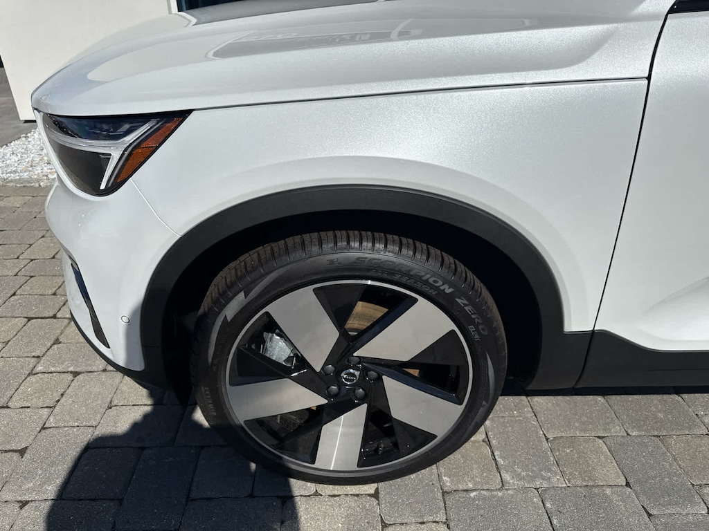 New 2026 Volvo EX40 Single Motor Extended Range Plus SUV