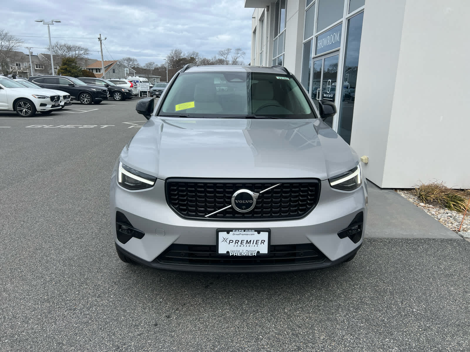 2025 Volvo XC40 photo 3