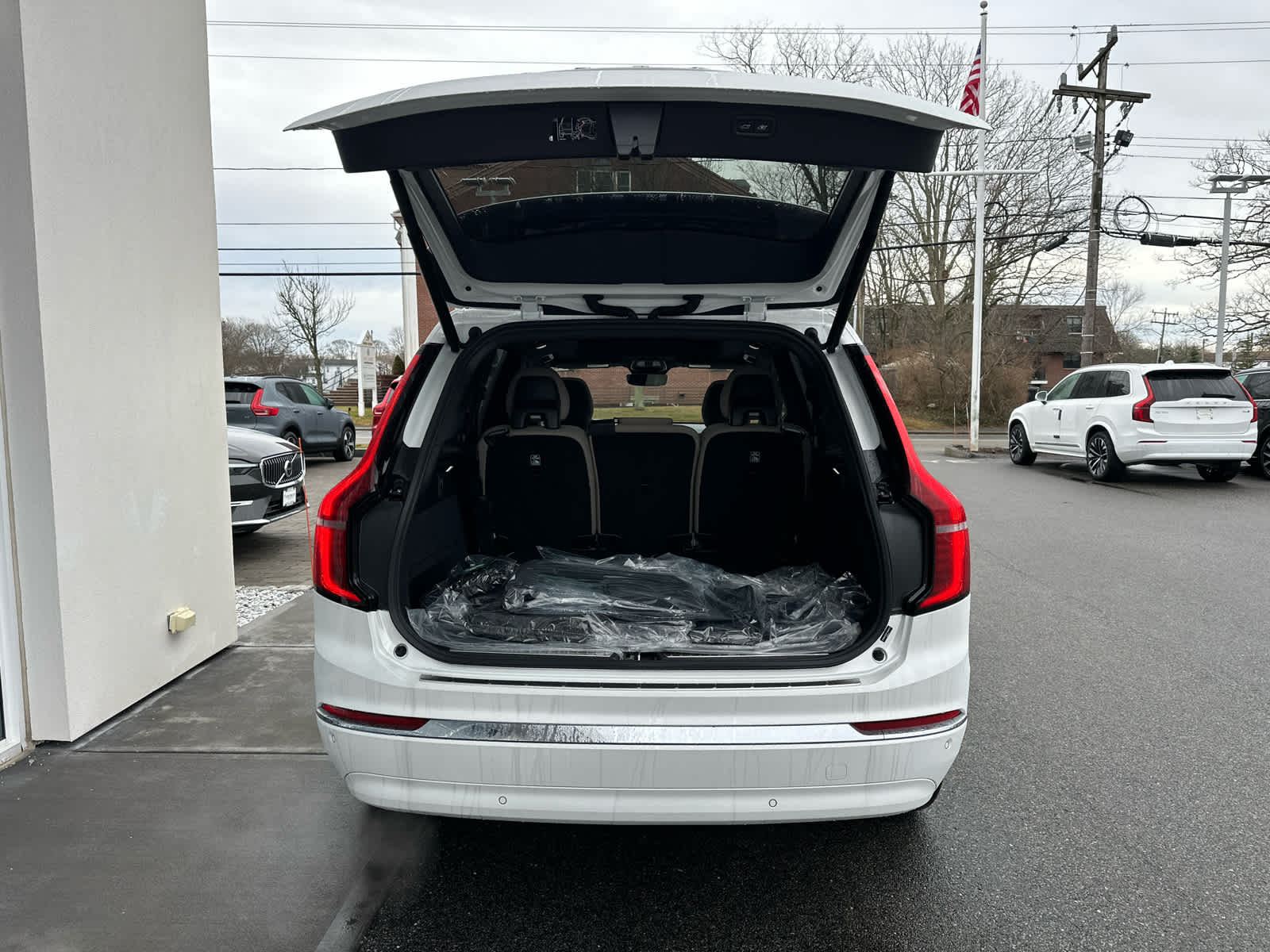 2026 Volvo XC90 Plus - Photo 12