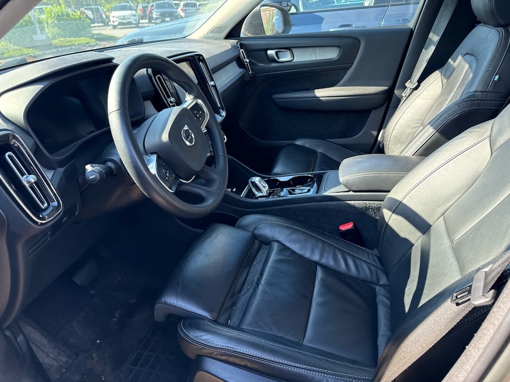 Used 2023 Volvo XC40 B5 AWD Plus Dark SUV