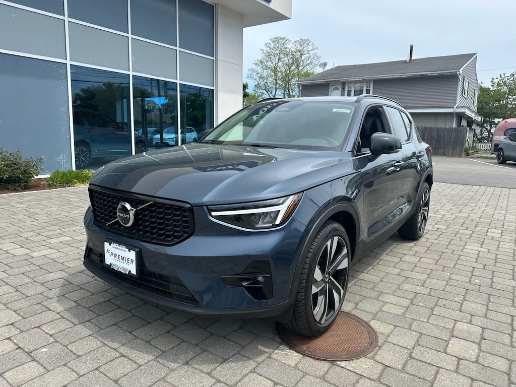 New 2026 Volvo XC40 B5 Plus SUV