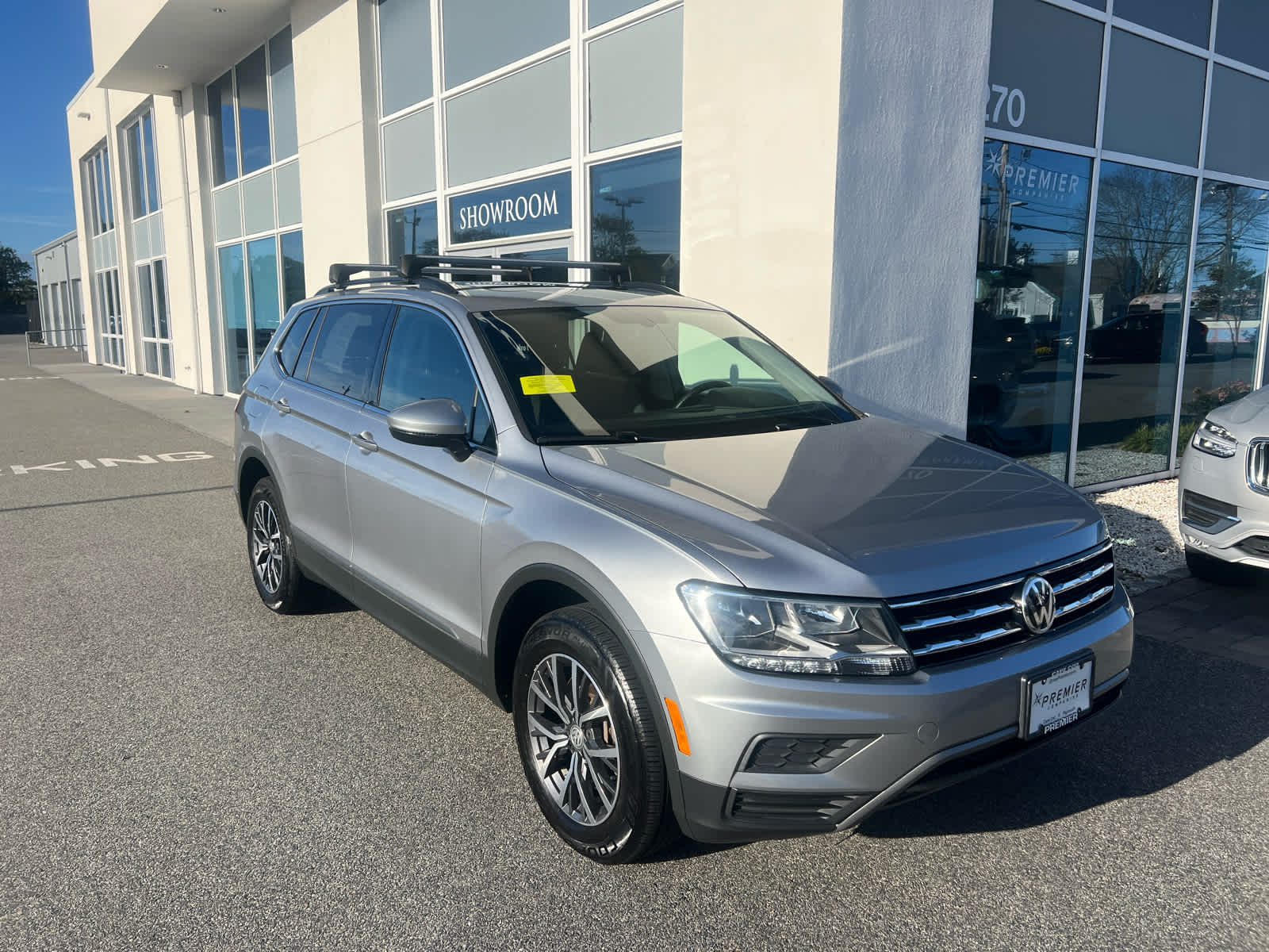 2020 Volkswagen Tiguan SE photo 2
