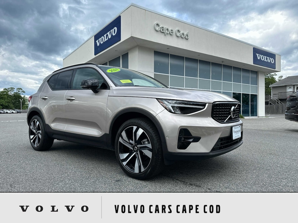 Used 2024 Volvo XC40 B5 Plus Dark SUV