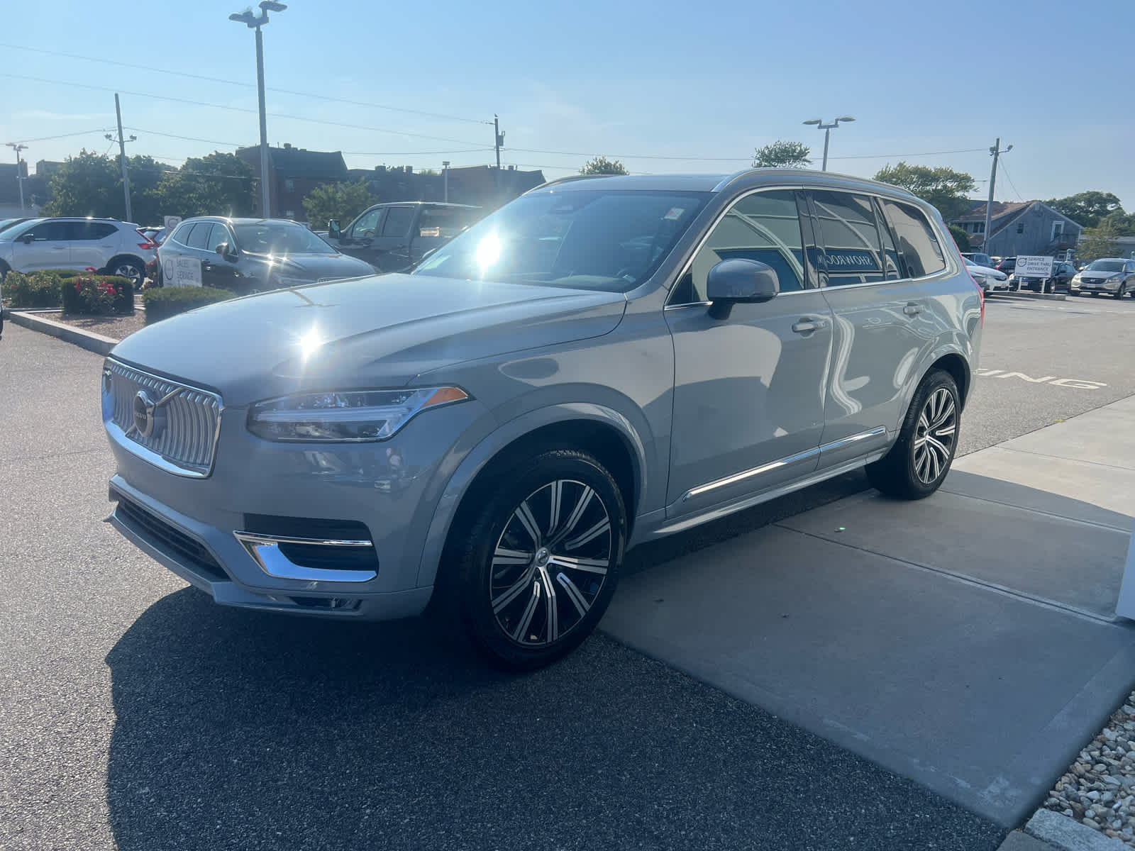 2025 Volvo XC90 B5 Core photo 4