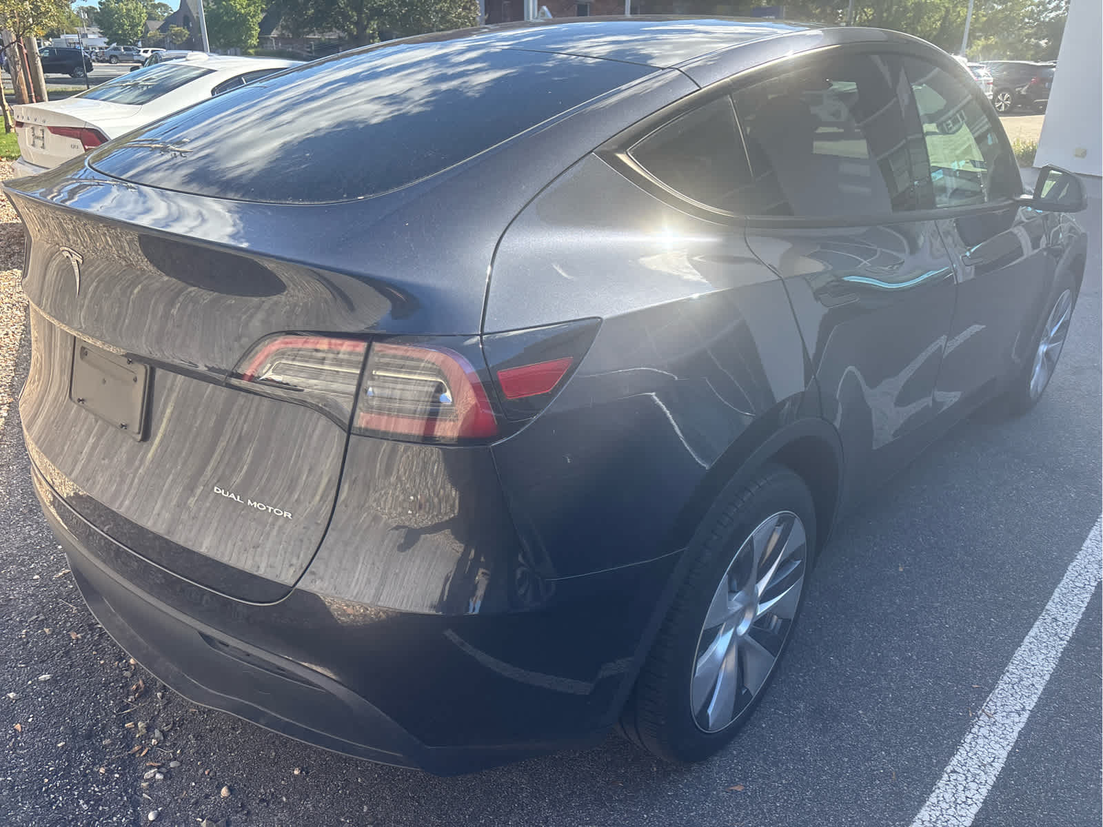 2024 Tesla Model Y Long Range photo 2