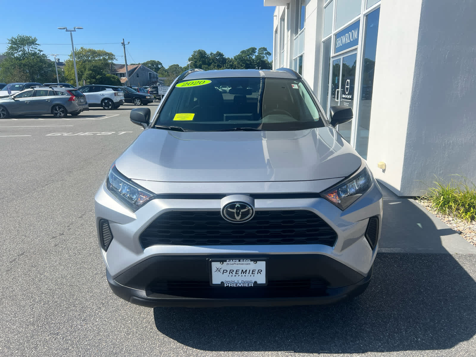 2020 Toyota RAV4 LE photo 3