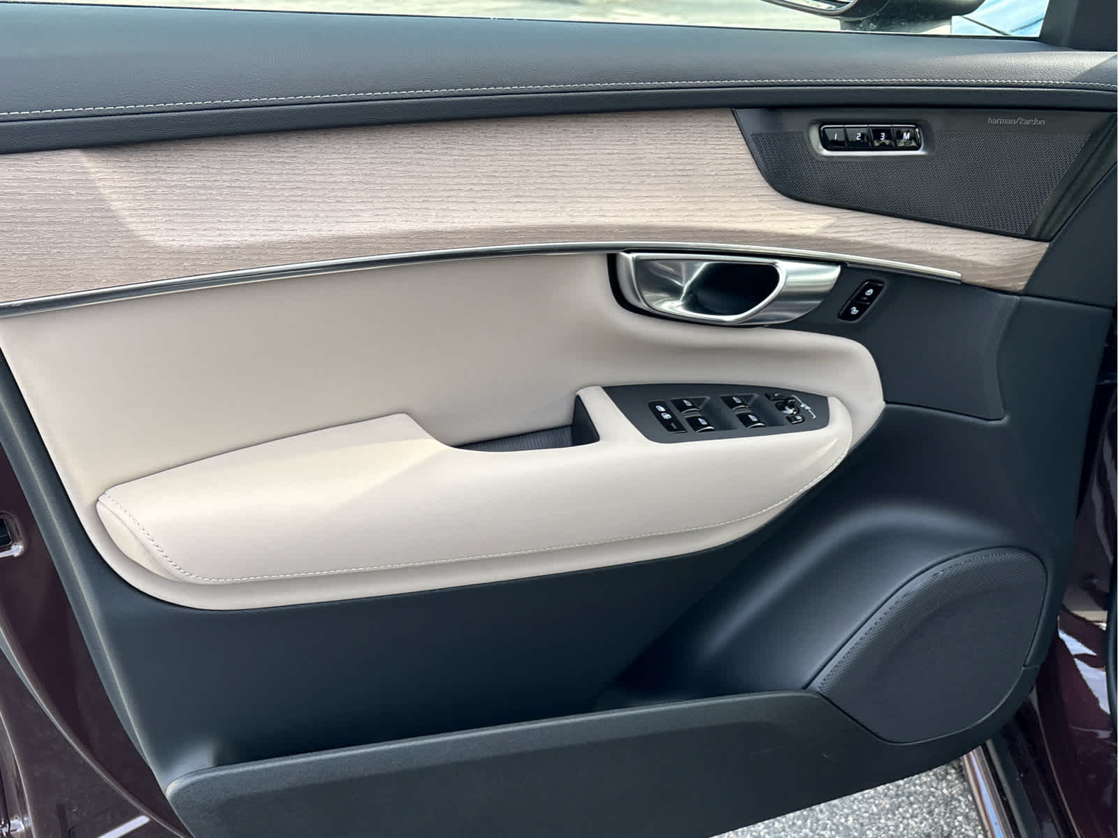 2026 Volvo XC90 Plus - Photo 10