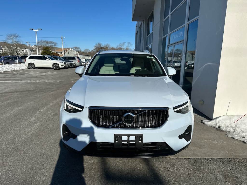 Certified 2025 Volvo XC40 B5 Ultra Bright Theme SUV