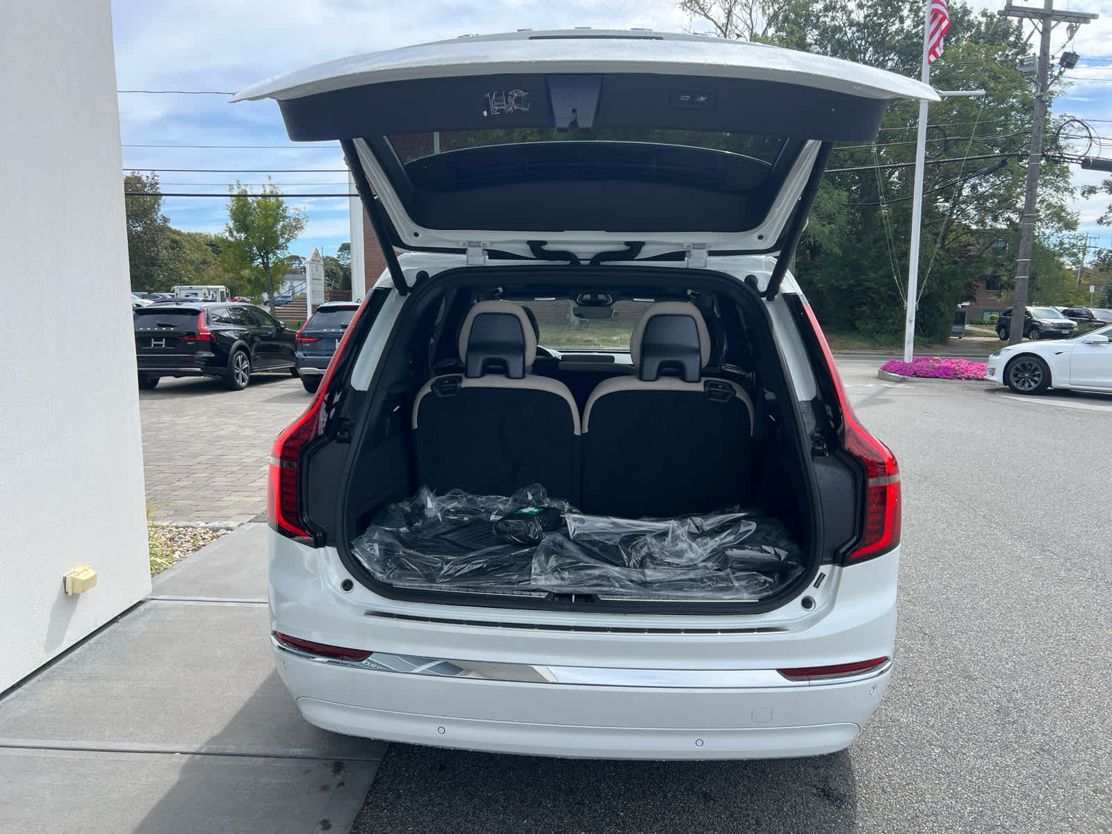 2026 Volvo XC90 Plus - Photo 11