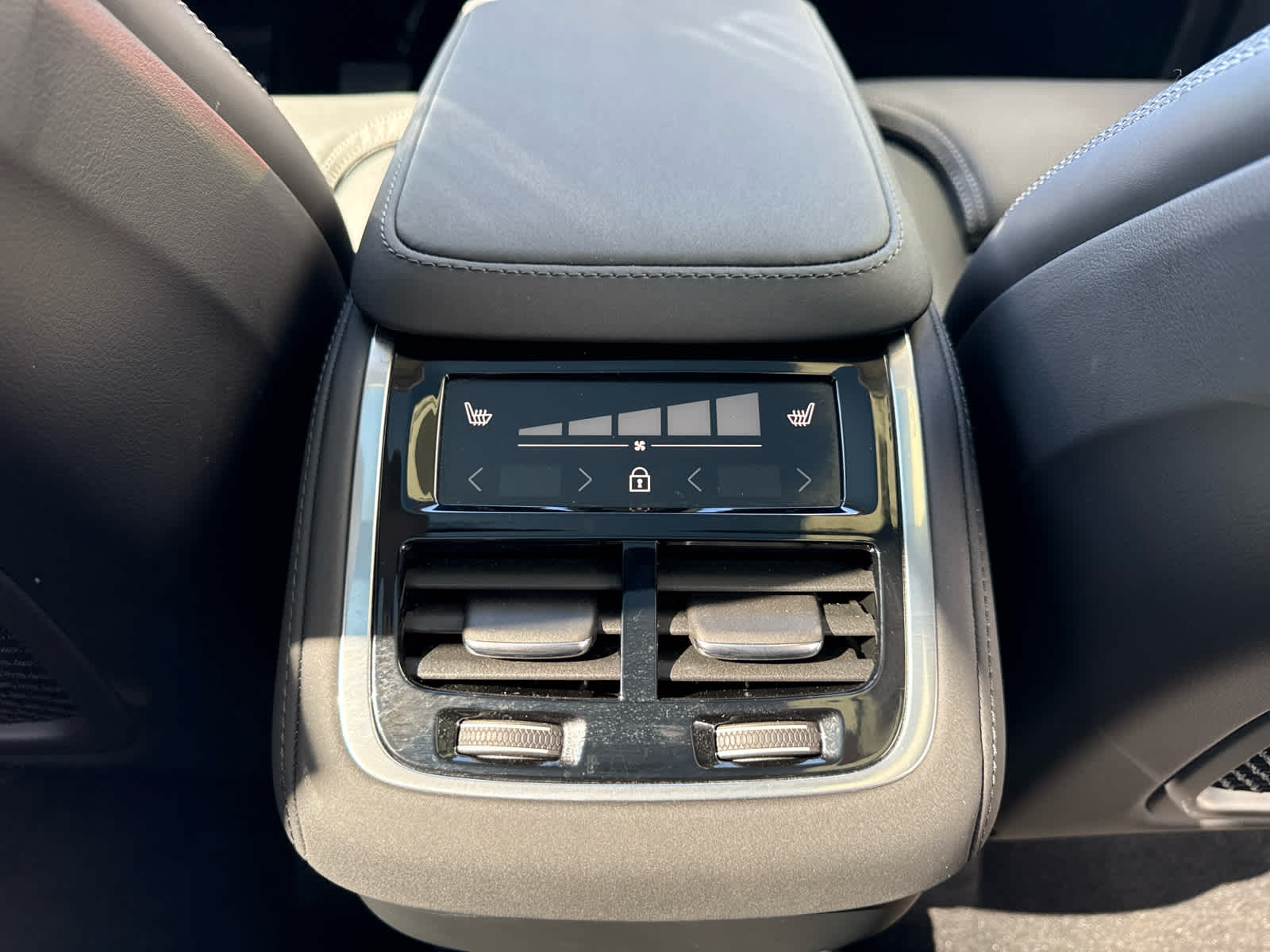 2026 Volvo XC90 Ultra - Photo 35