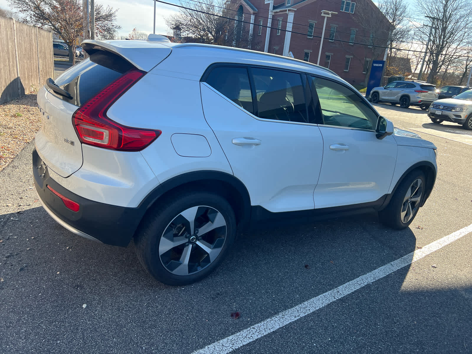 2023 Volvo XC40 AWD Plus photo 3