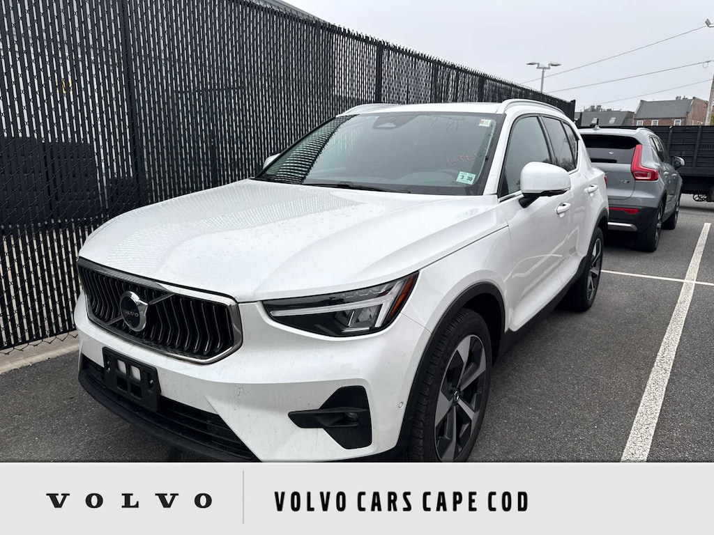 Used 2025 Volvo XC40 B5 Plus Bright Theme SUV