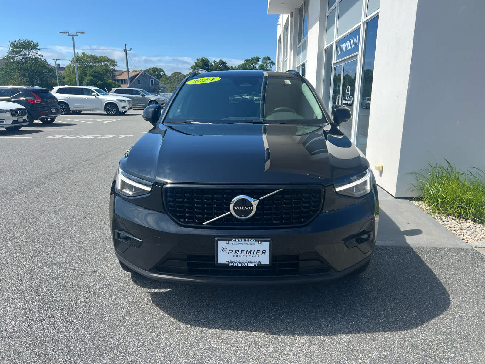 2024 Volvo XC40 Plus photo 3
