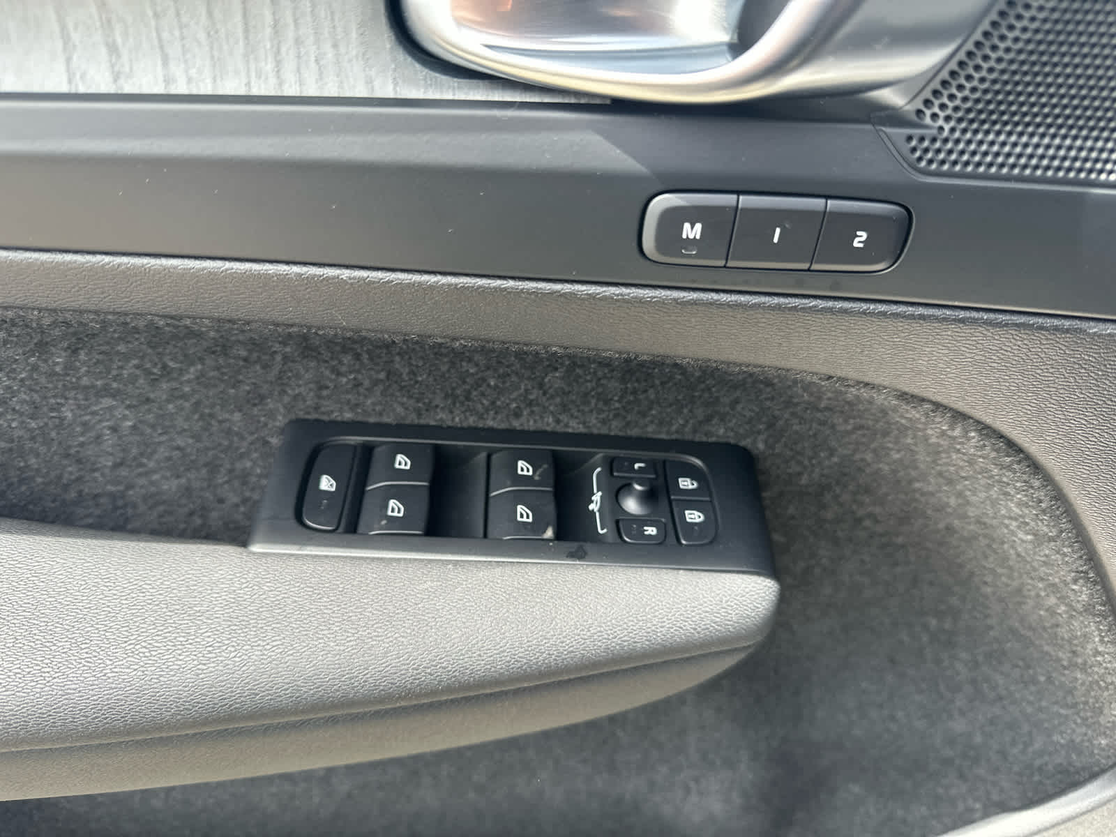 2026 Volvo XC40 Core - Photo 9