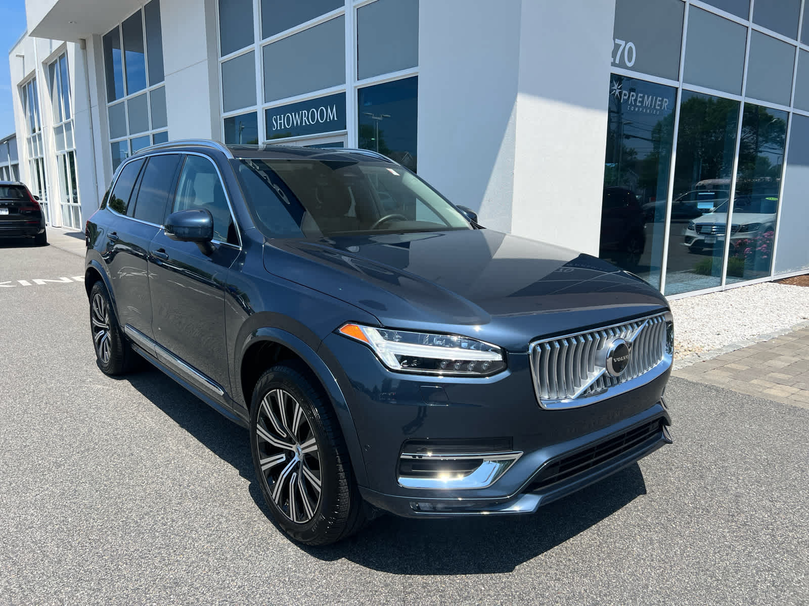 2025 Volvo XC90 Plus photo 2