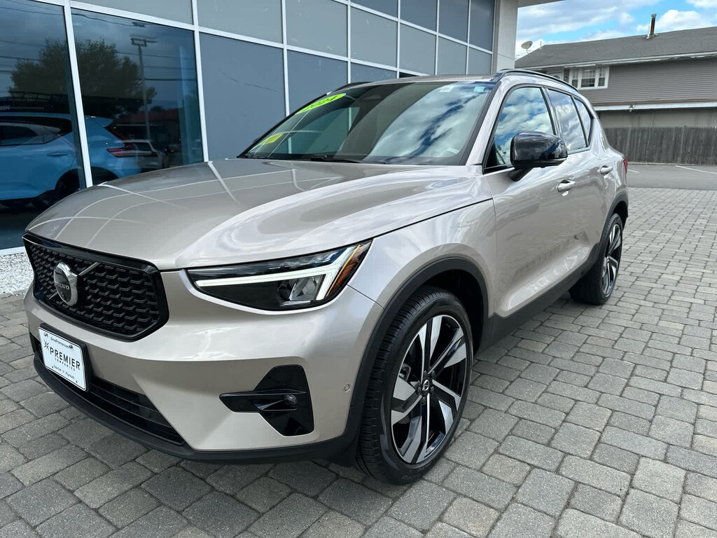 Used 2024 Volvo XC40 B5 Plus Dark SUV