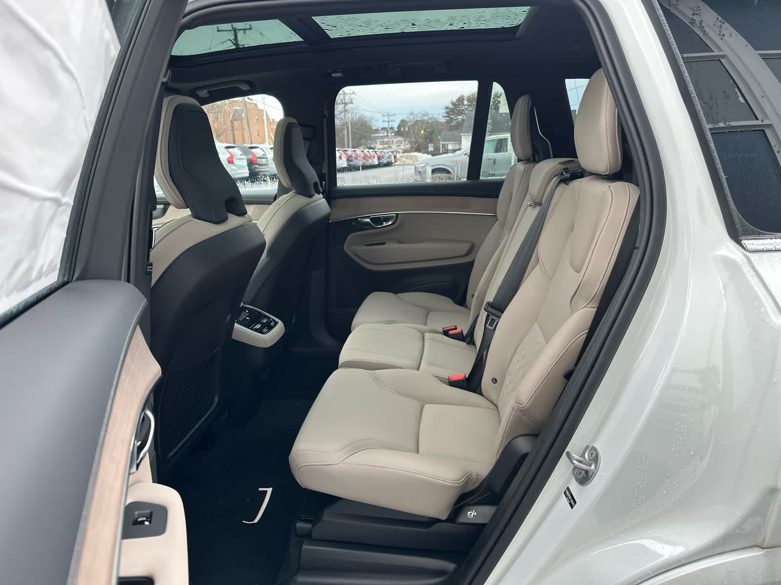 2026 Volvo XC90 Plus - Photo 26